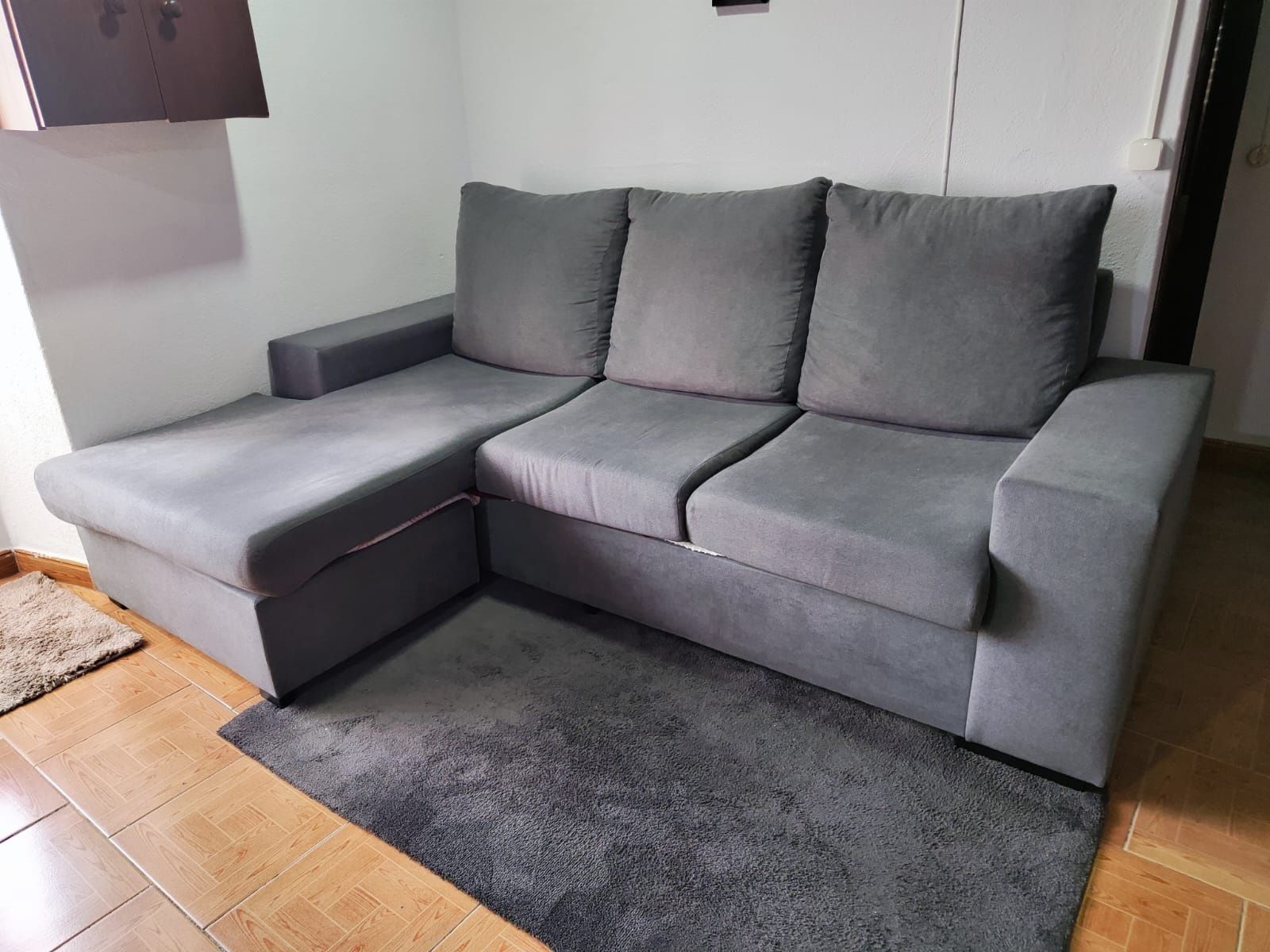 Sofa com chaise longue