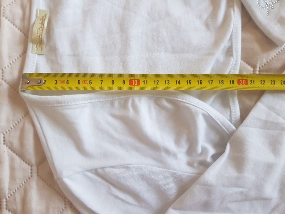 Dzieninowe, białe bolerko dziewczęce z aplikacją