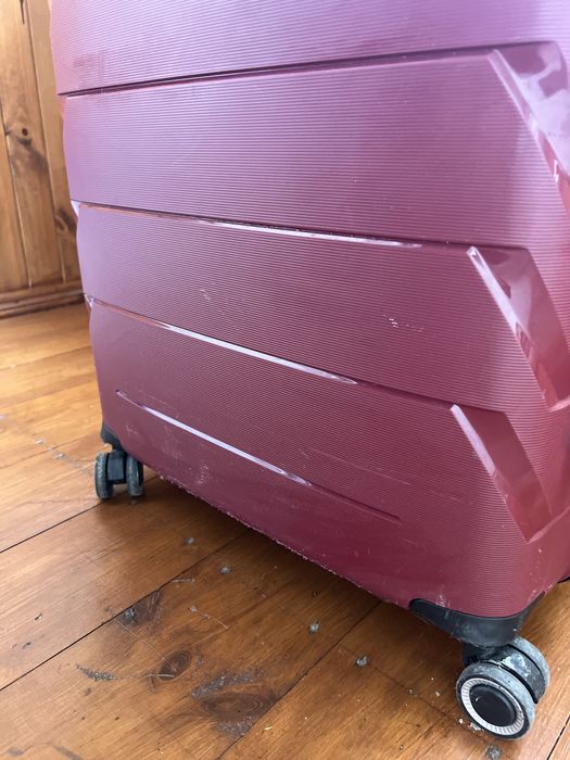Продаю валізу Snowball на 4 коліщатках