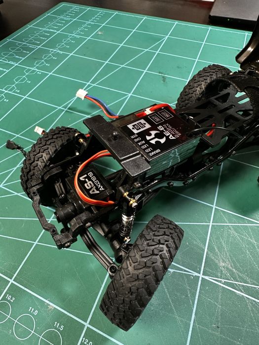 Axial SCX24 Jeep Wrangler 1:24 4WD Żółty