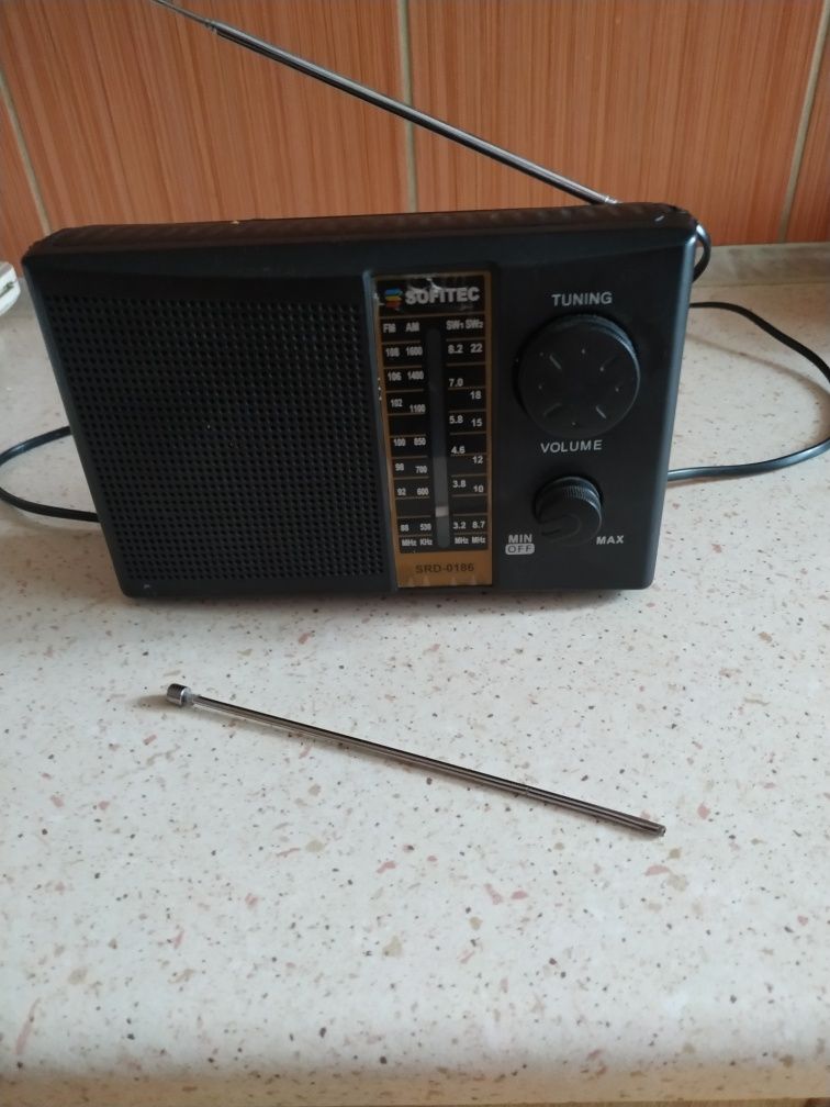 Radio sieciowo bateryjne.