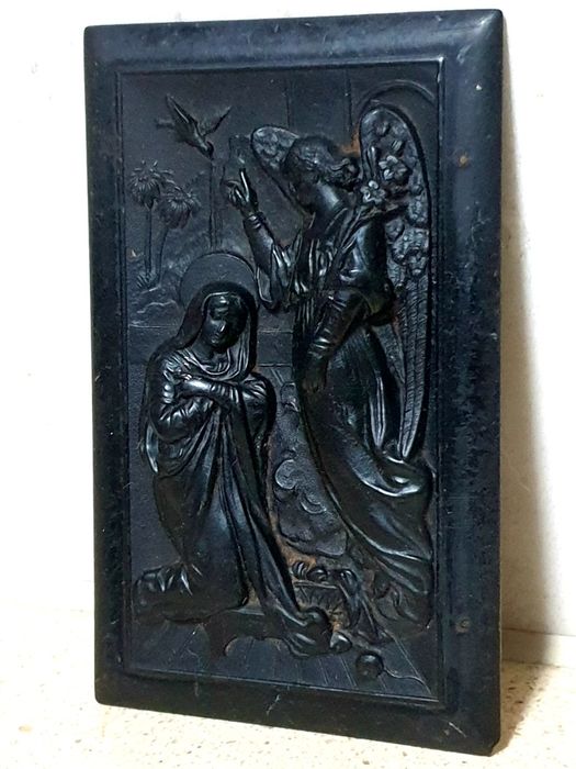 Maravilhosa antiga imagem "a Anunciação" em ebonite