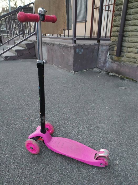 Самокат дітячий розовий, б/в