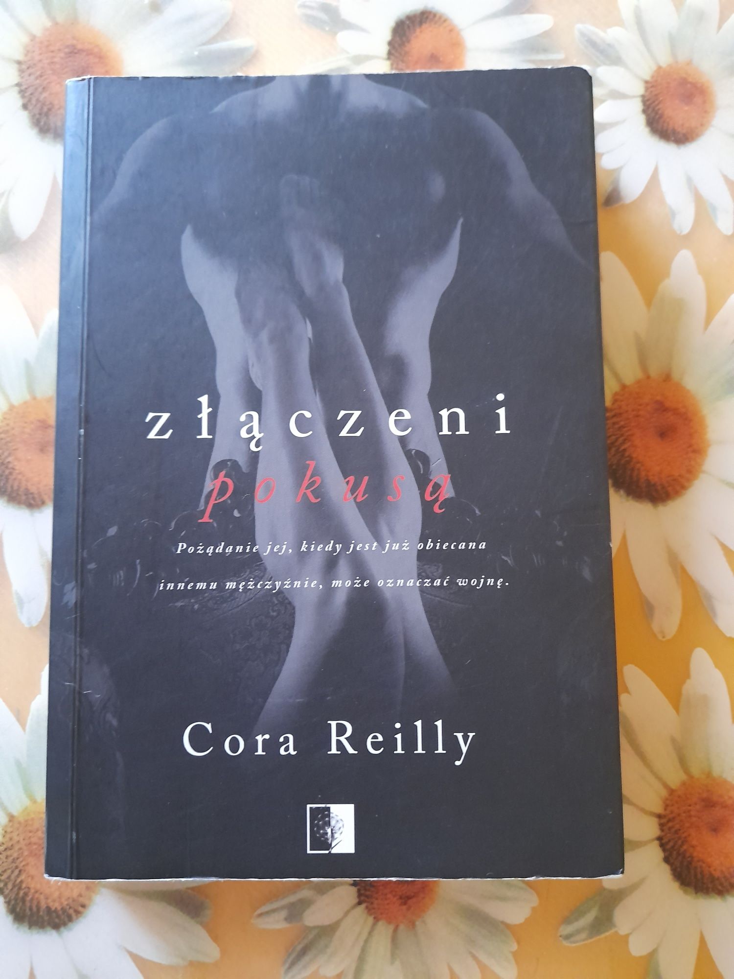 Złączeni pokusą Cora Reilly