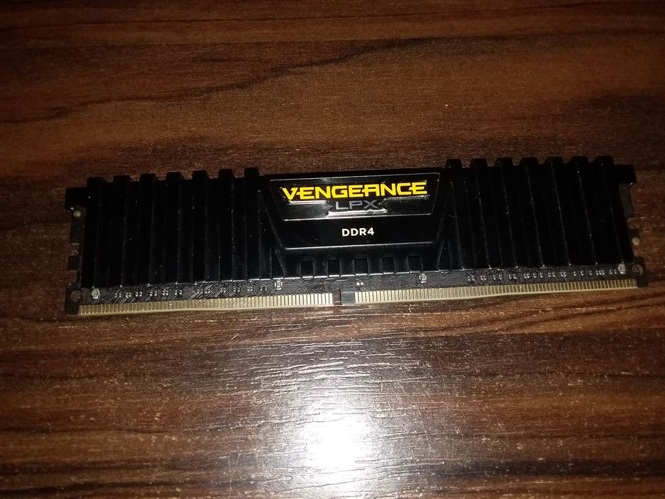 Corsair Vengeance LPX Black 16gb DDR4 не рабочая