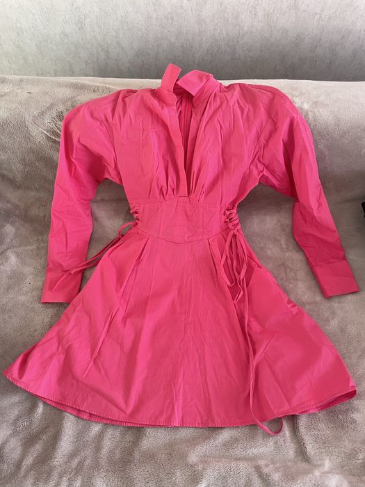 Костюм нарядный на спинке утягивается,также платье нарядное