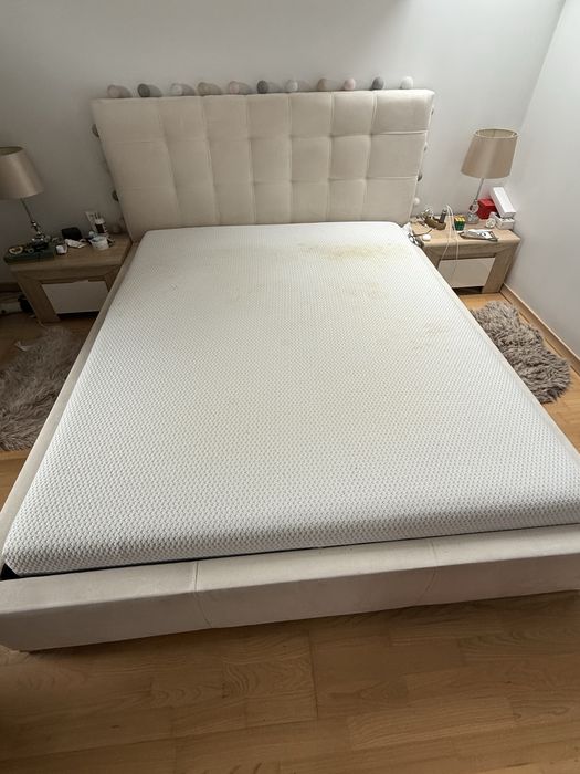 Tapicerowane lożko ze stalażem i materacem 160x200