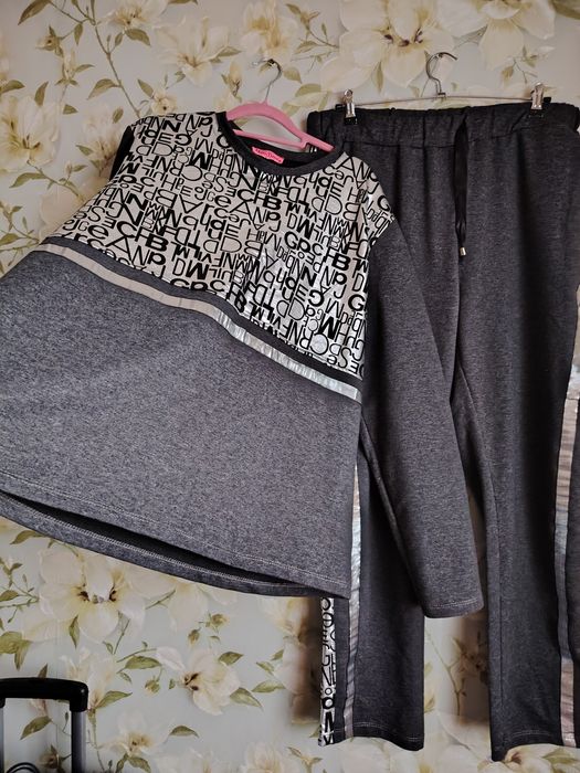 Костюм женский спортивный с лампасами XL-XXL Italy