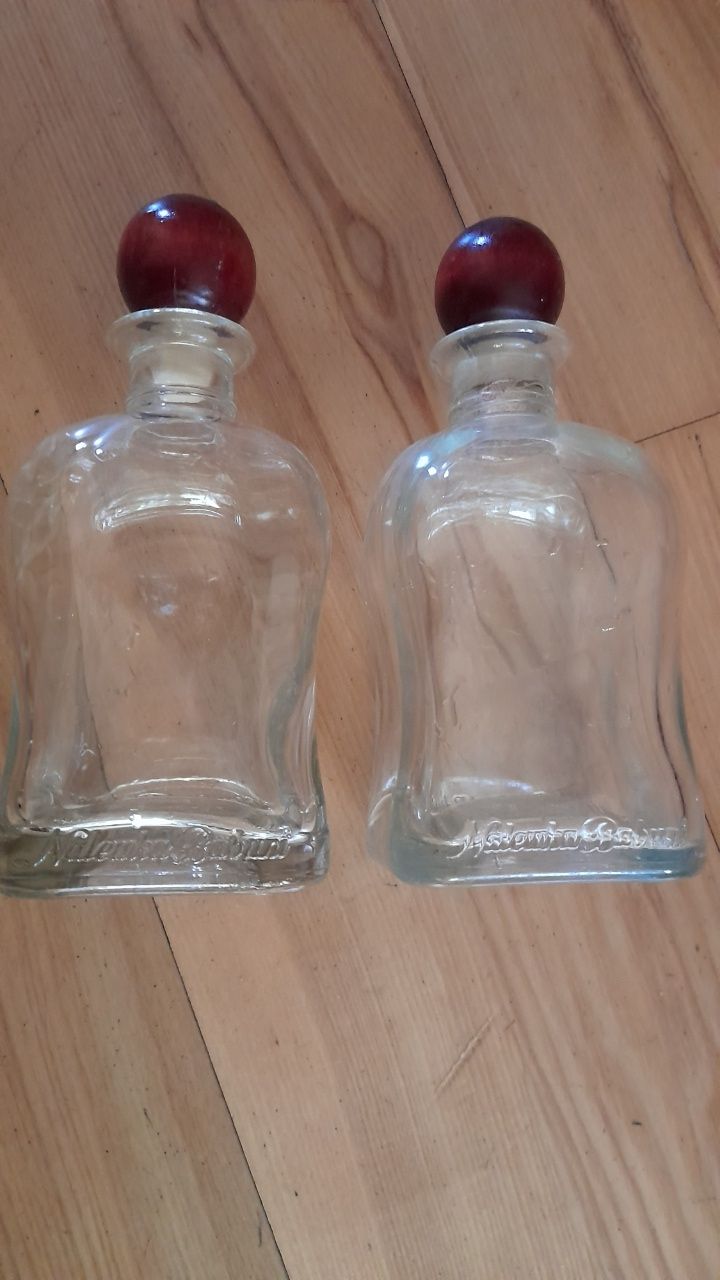 2 butelki ozdobne-karafki poj. 0,75 L