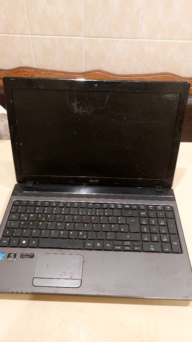 Ноутбук на деталі