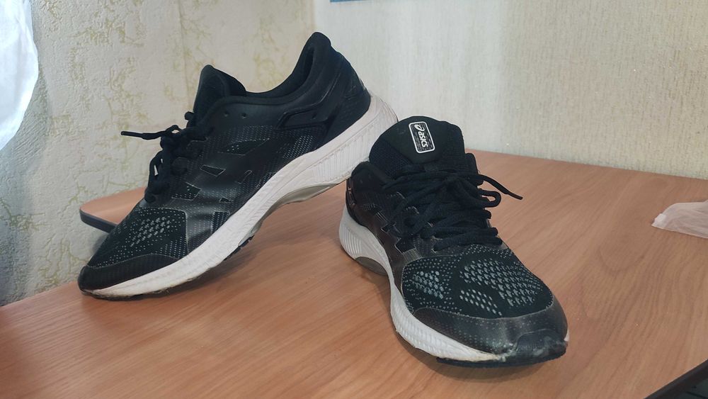 КРОССОВКИ  2 пары  ПО 500грн ФИРМЕННЫЕ Б/У состояние 9/10  РОЗМІР 44