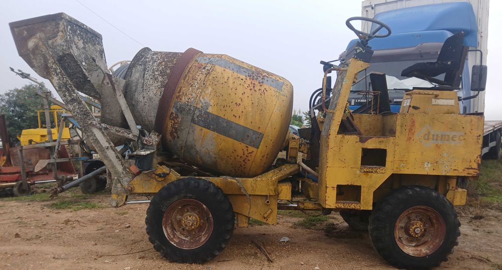 Auto betoneira Dumec 1.2m3