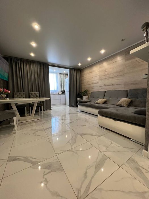 Метро Левада 1 минута.Новострой