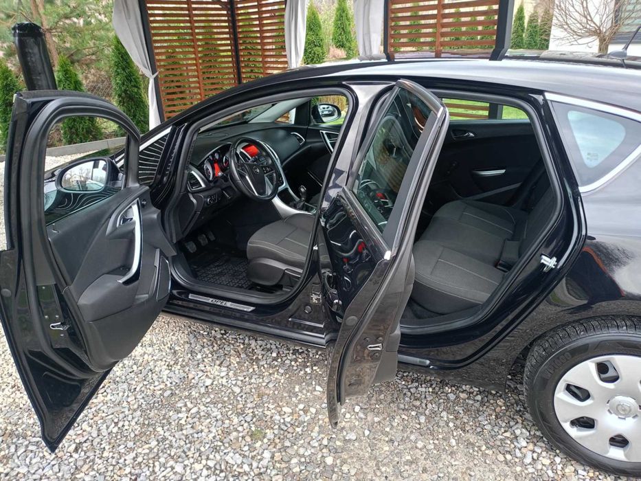 Opel Astra J, Rok 2010, z Gazem, jeden wł, w PL, Doinwestowana,