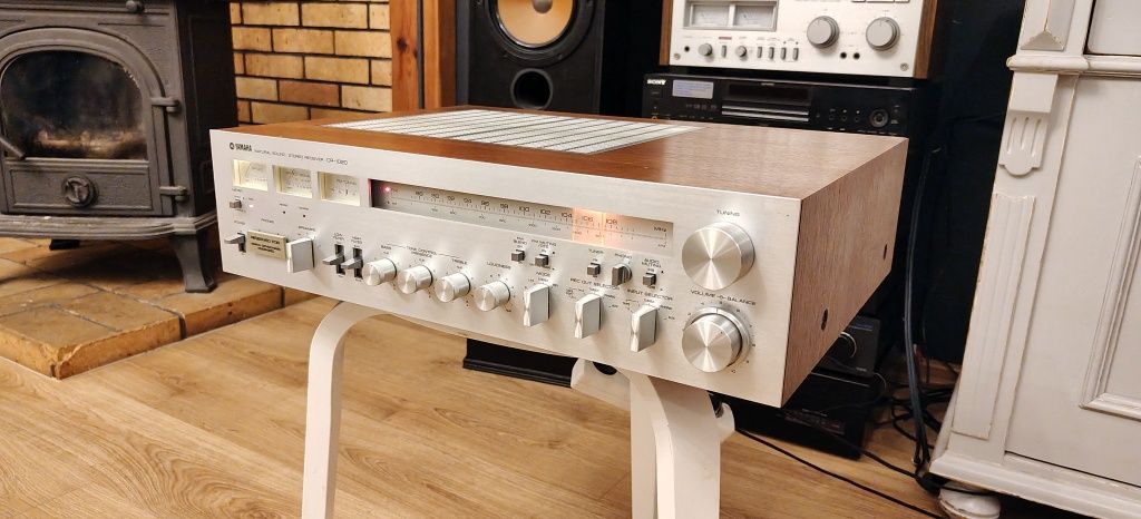 Amplituner YAMAHA CR -1020. Vintage