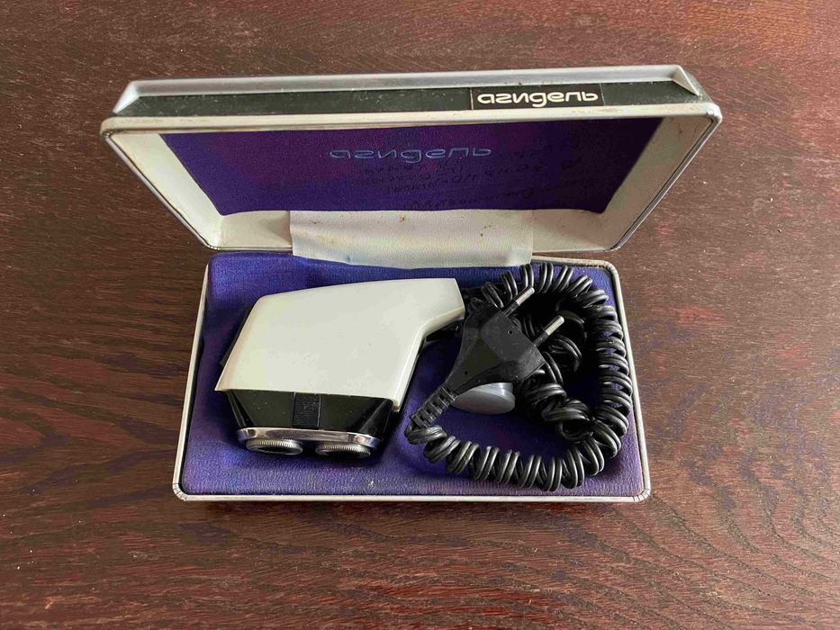 Електробритва Агідель двоножева.