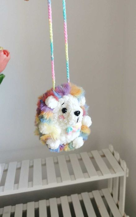 Jeż na szydełku, zawieszka, ozdoba na lusterko do auta