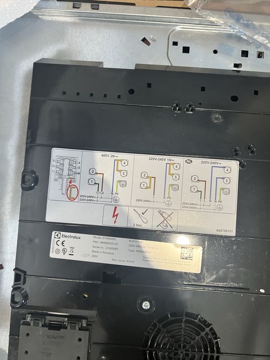 Plyta indukcyjna Electrolux EIT60428C Uszkodzona szyba