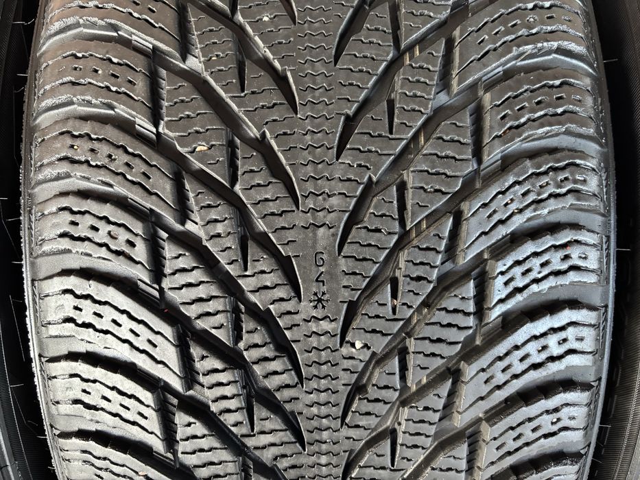 Комплект зимових шин 245/45R19 Nokian