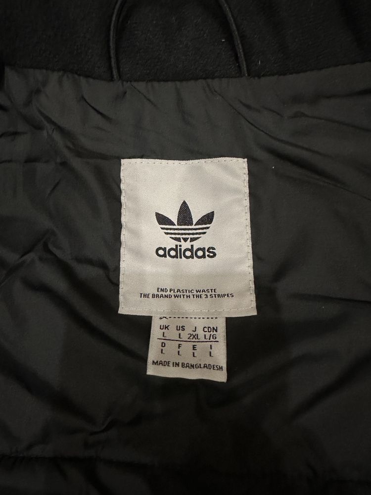 Курточка Adidas Essentials