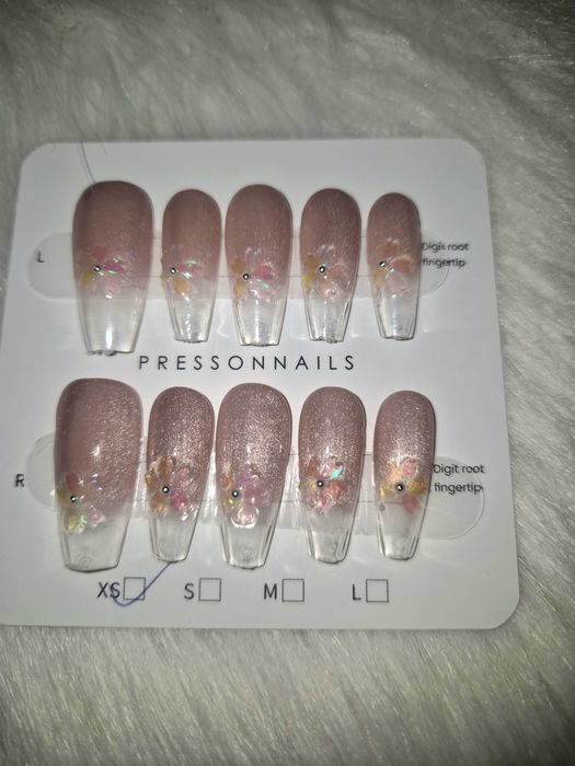 Sztuczne paznokcie tipsy