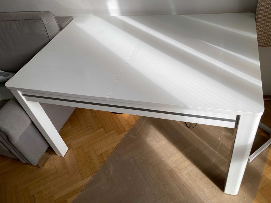 sprzedam stół w bardzo dobrym stanie