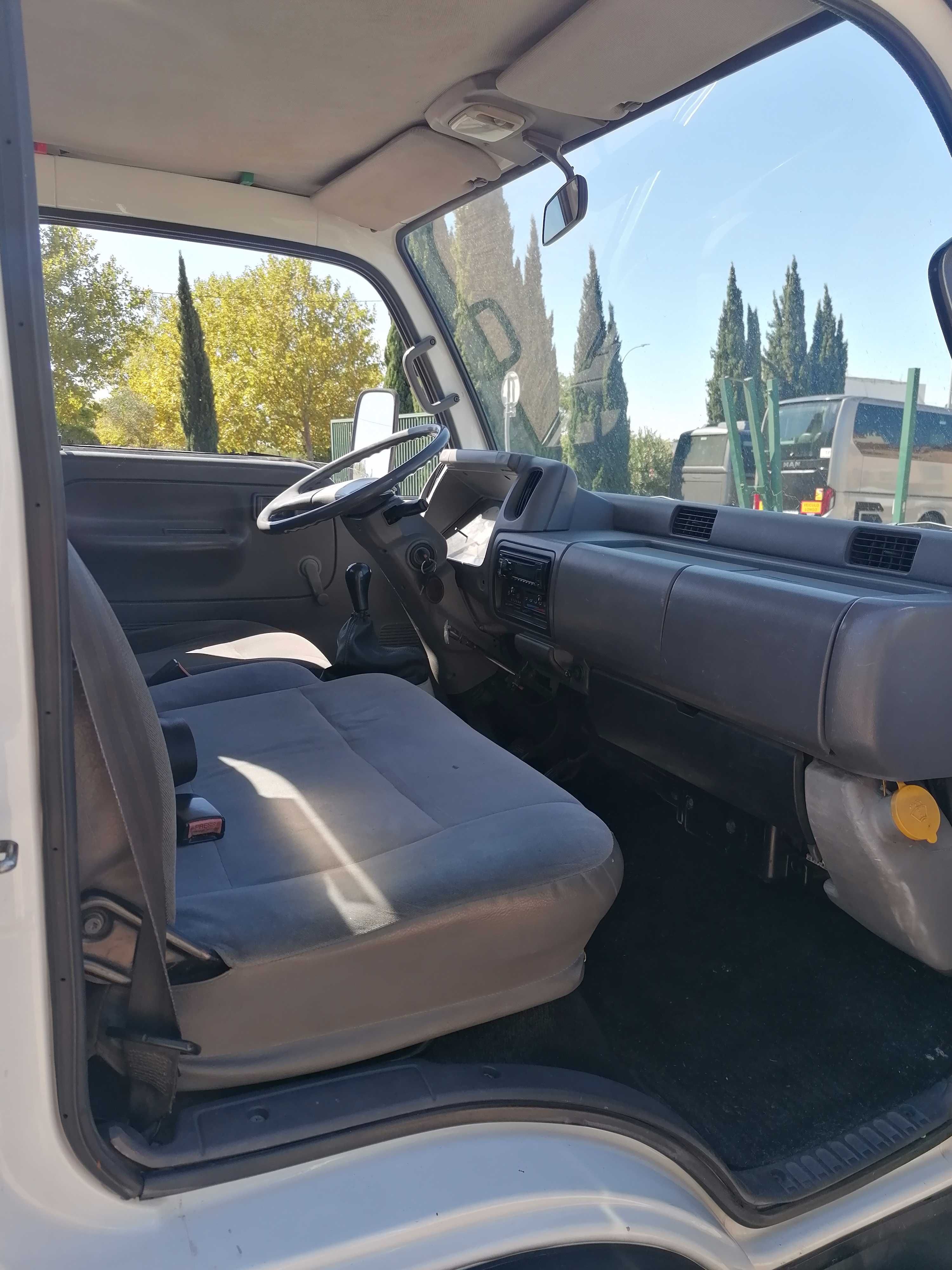 Nissan Cabstar 2002