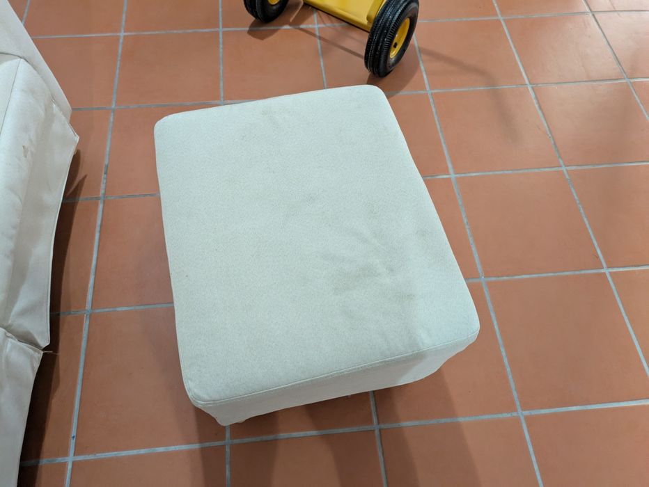 Sofá de sala com repousa pés