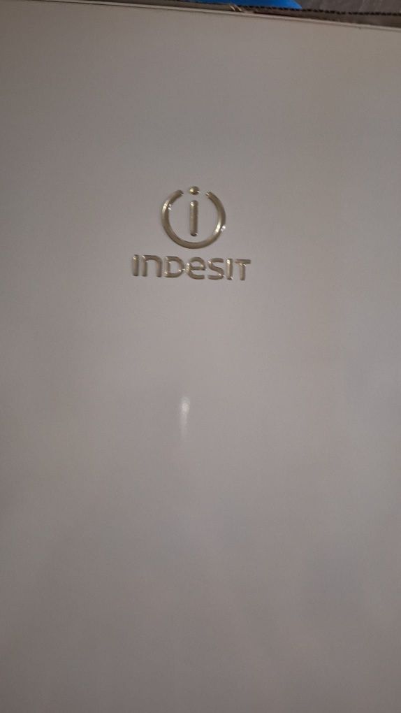 Frigorífico Indesit grande