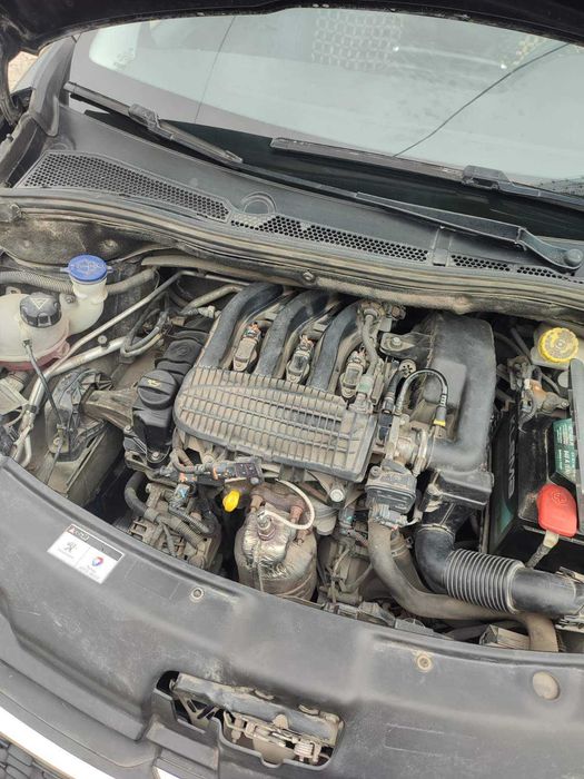 продам ПЕЖО 208 2014 р на автоматі  з малим пробігом