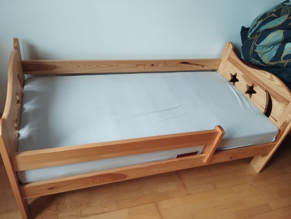 Drewniane łóżeczko dziecięce