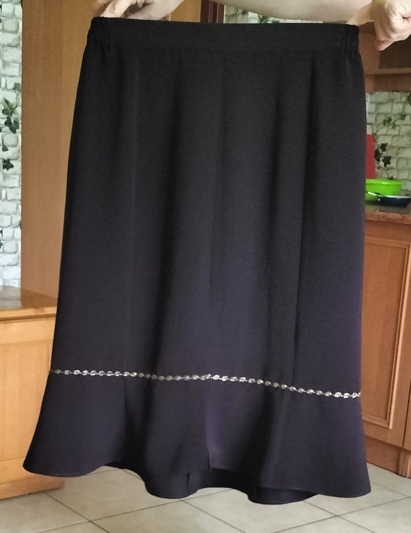 Spódnica za kolano