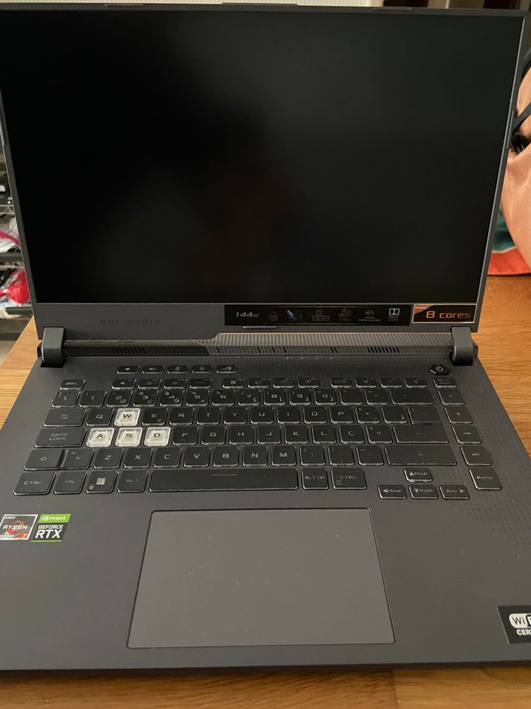 ASUS ROG Strix G513IE – Ryzen 7 / RTX 3050 Ti / 16GB RAM / 144Hz