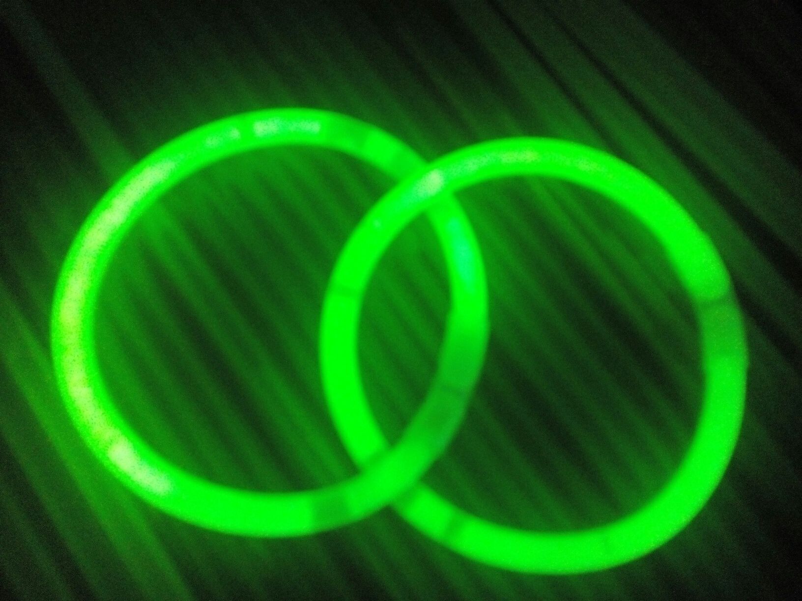 100 шт Детский браслет неоновый зелёный, палочки светящиеся,