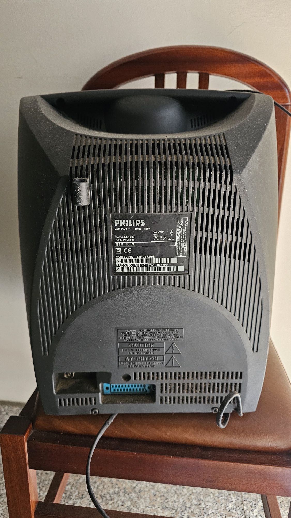 Duas televisões com leitor de cassetes Philips