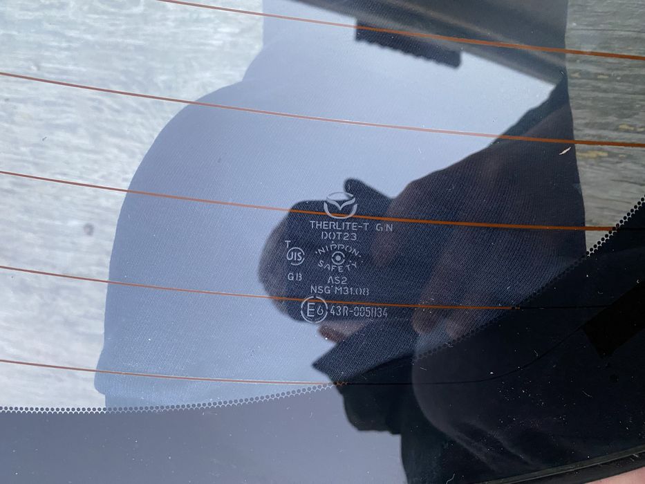 Mazda 3 bm 2015 Стекло ляды багажника