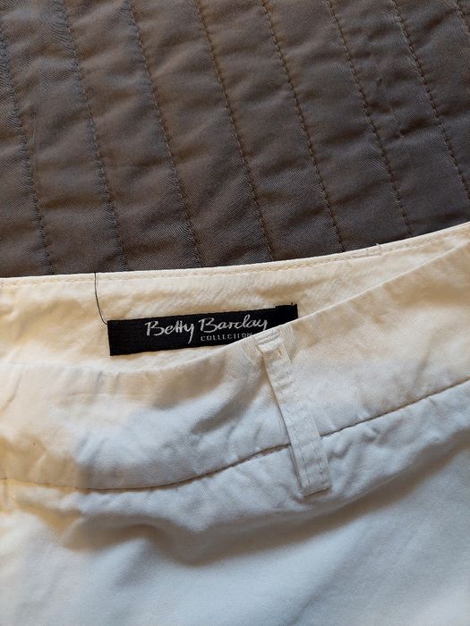 Damskie białe letnie spodnie Betty Berkeley roz.40