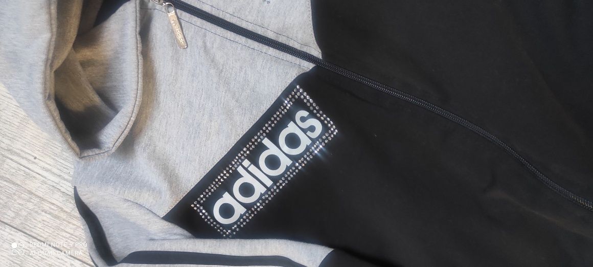 Ładny komplet dresowy adidas