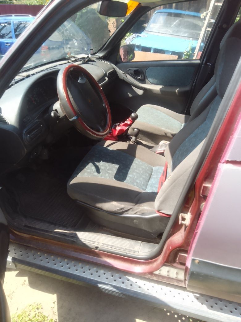 Автомобіль Шевроле Нива