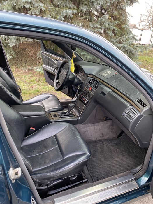 Продам мерседес W210 на уверенном ходу