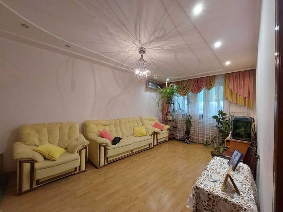 Зарічанська! 2к з ремонтом! 72м2