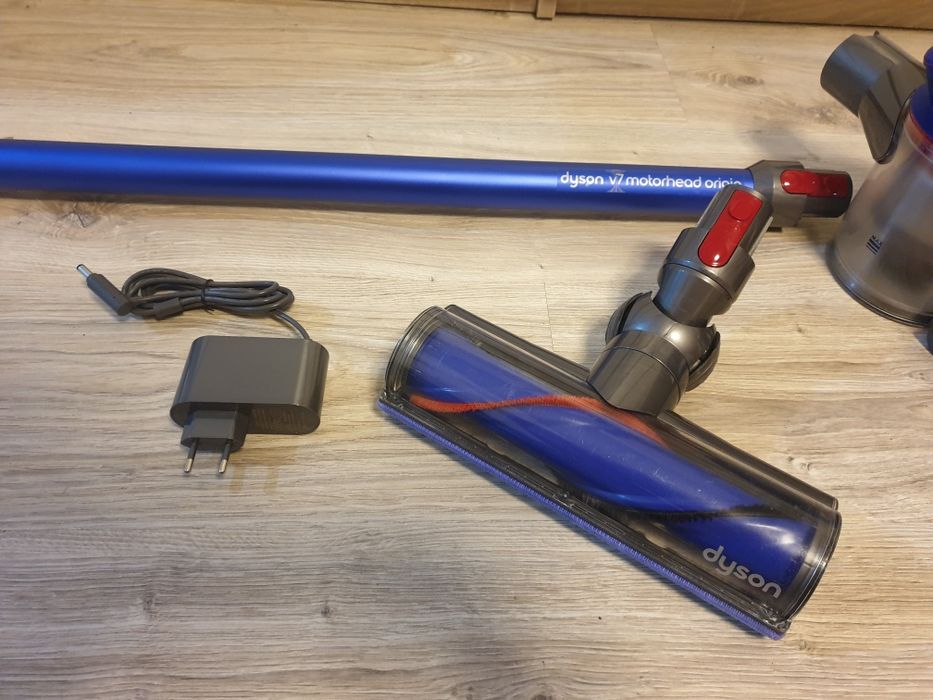 Odkurzacz Dyson v7 bezprzewodowy pionowy ładny
