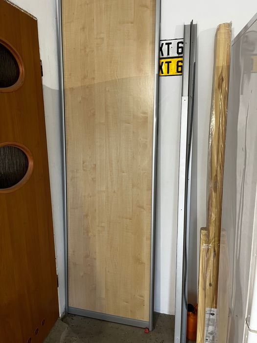 Szafa przesuwna z prowadnicami