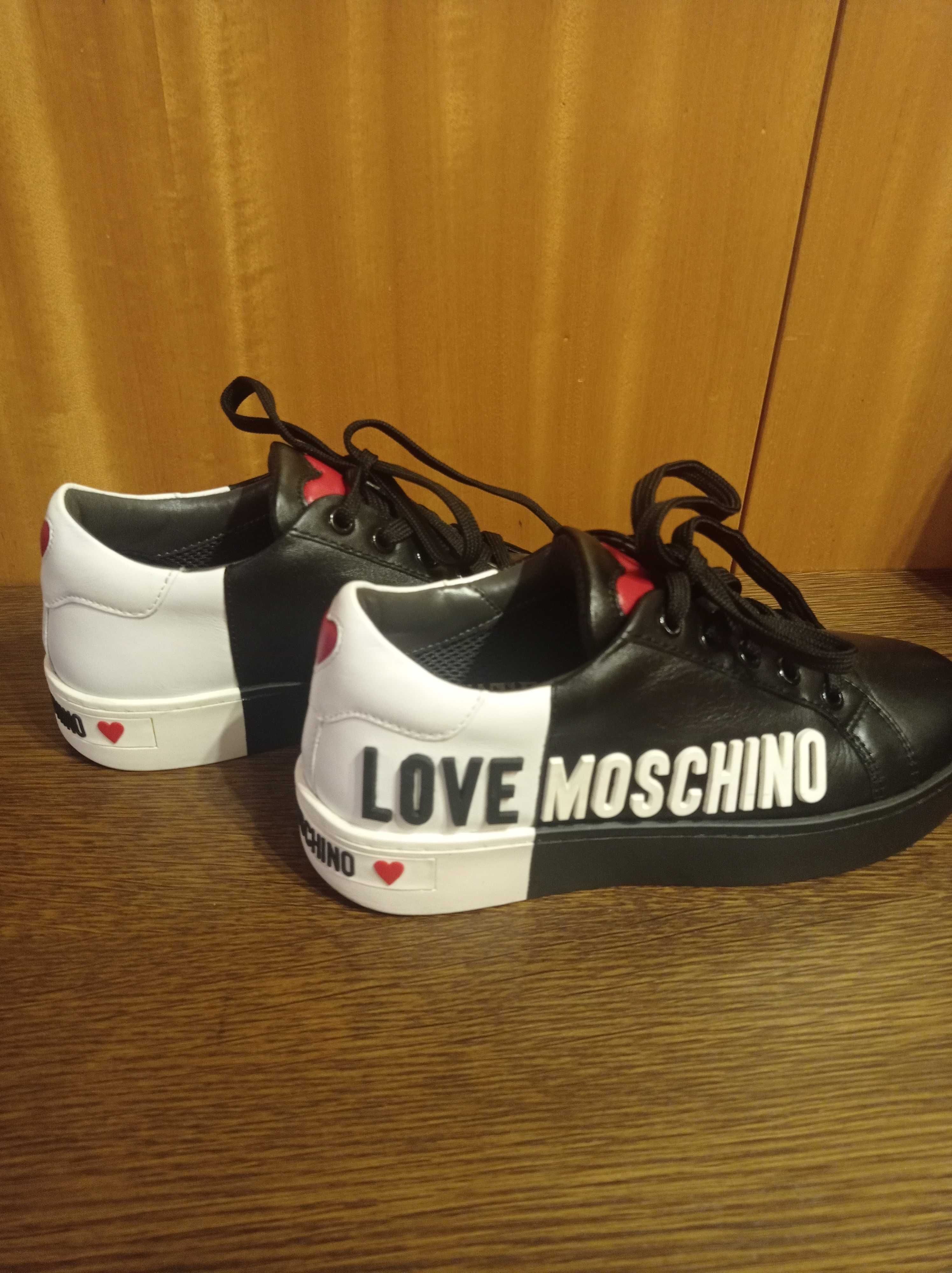 Sapatilha Love Moschino