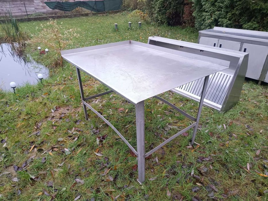 Stół produkcyjny ze stali nierdzewnej