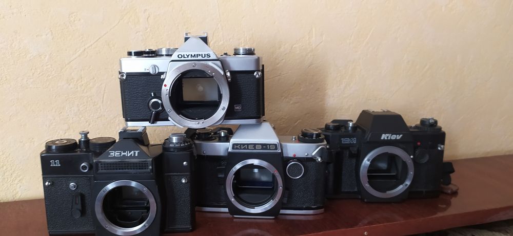 Фотоаппараты Olympus OM-1 n, Киев 19,Киев 19м, Зенит 11  рабочие