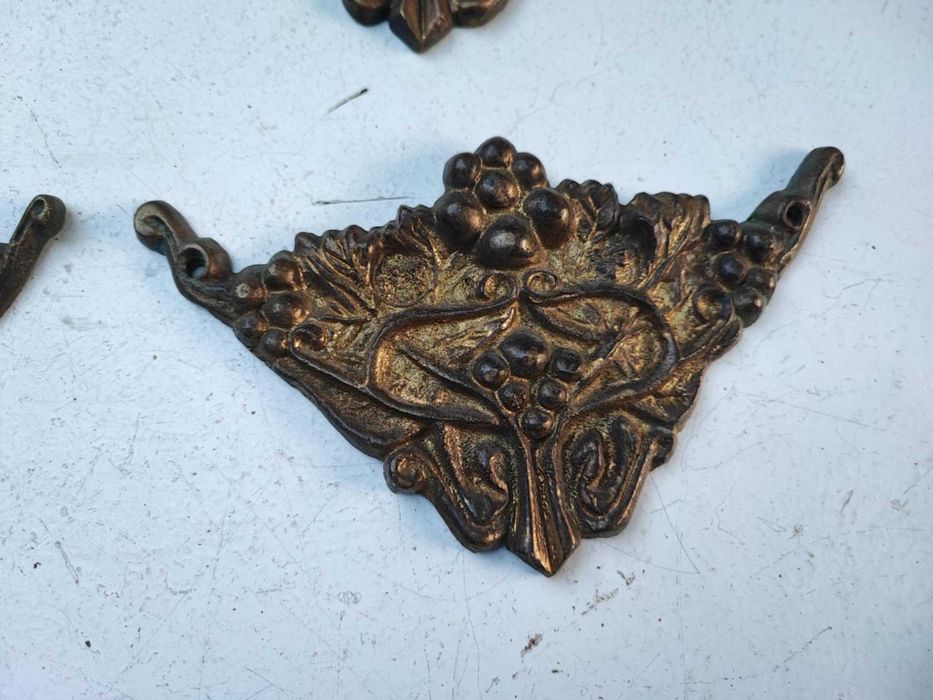 Stara mosiężna aplikacja do mebel,komoda,zegar itp.cena za 1 sztukę