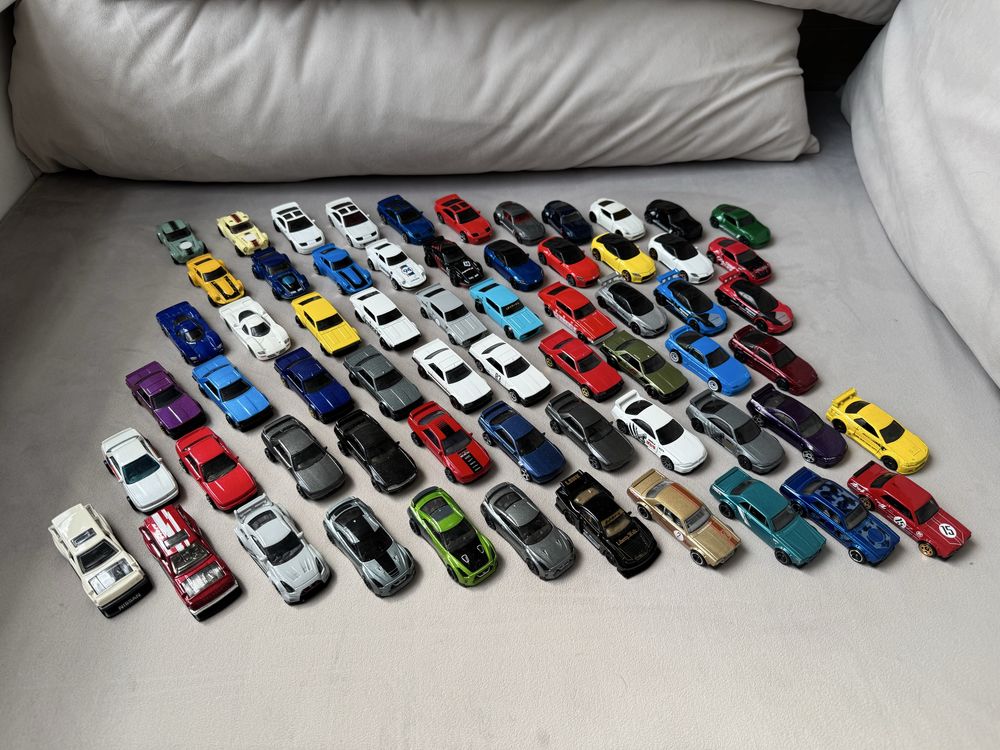 Hot Wheels Nissan розпродаж особистої колекції.