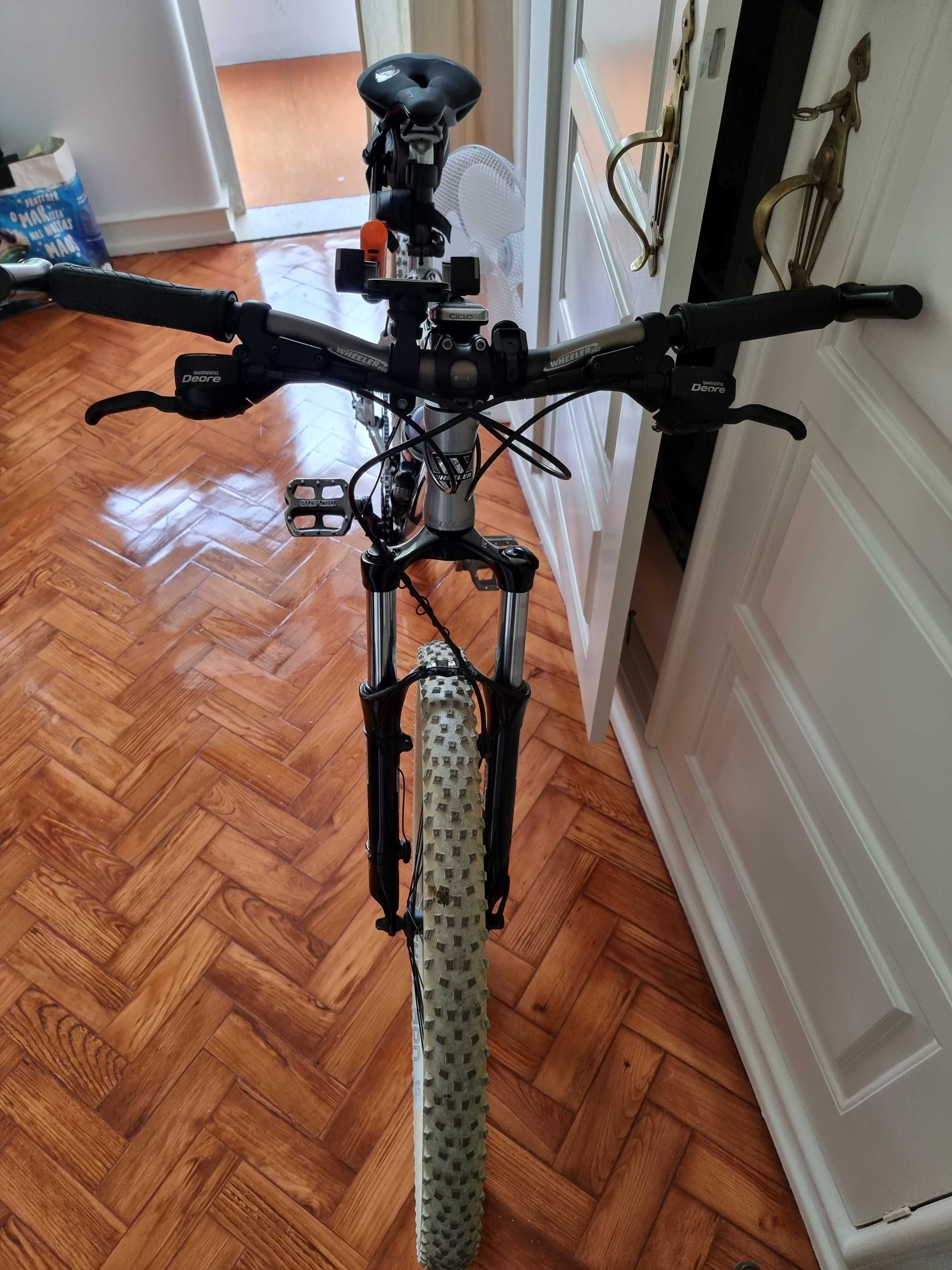 Bicicleta Wheeler Falcon 40 full suspension (Negociável)