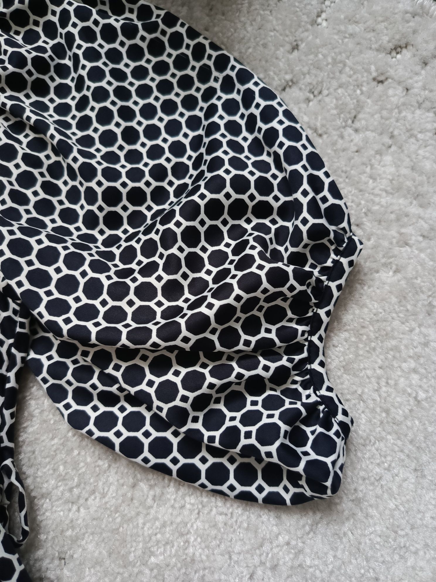 Sukienka H&M w geometryczny wzór, bufiaste rękawy, S/M/L